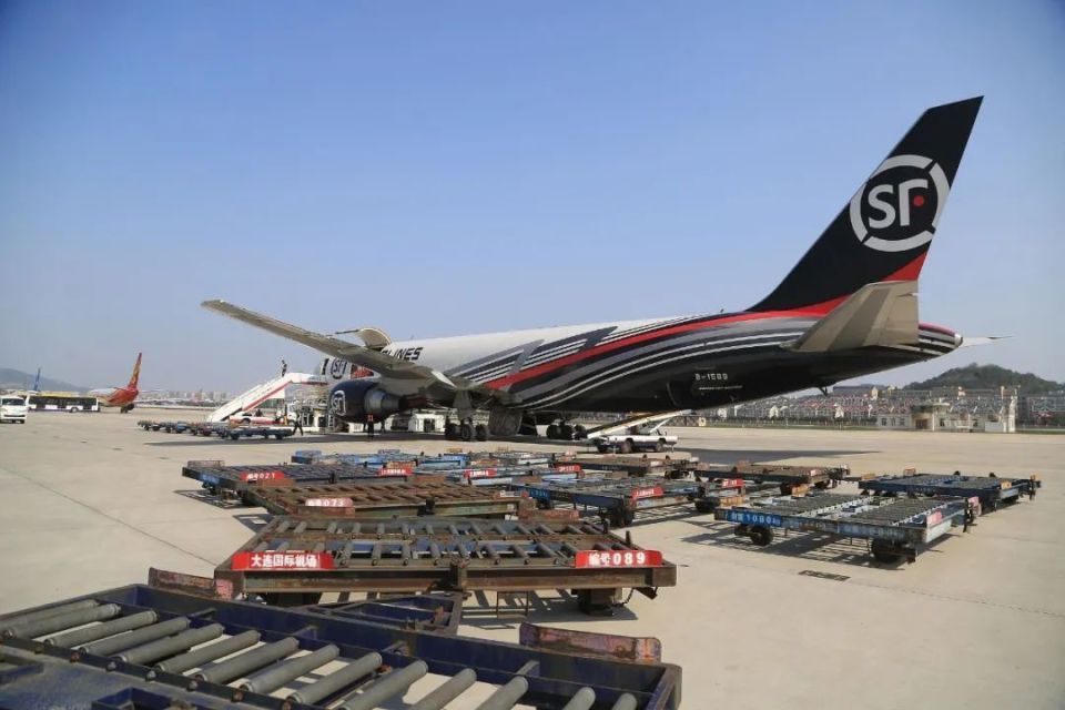 "卷"向海外,顺丰的一次国际化大冒险_腾讯新闻