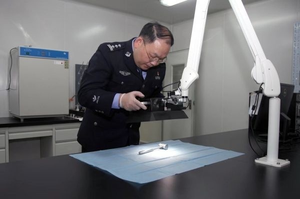 法医朱传红与dna对话让沉默的物证发声