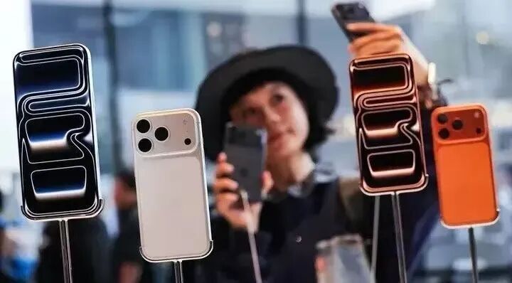 出货量同比暴增42%，iPhone 17系列在中国市场赢麻了！_腾讯新闻