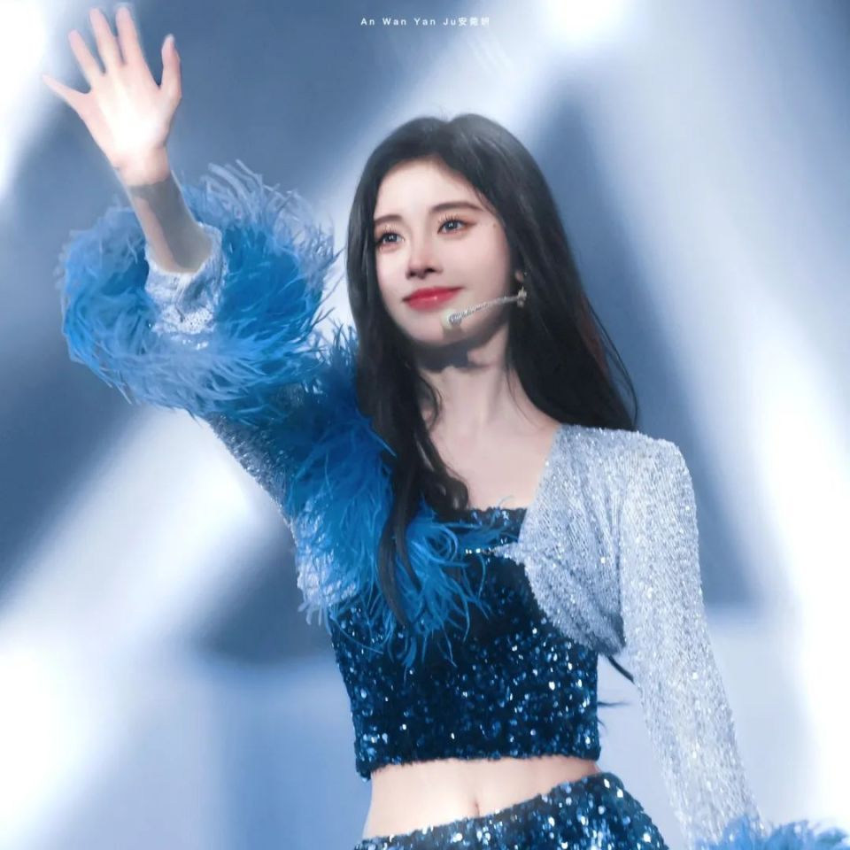 被"美貌"困住的鞠婧祎