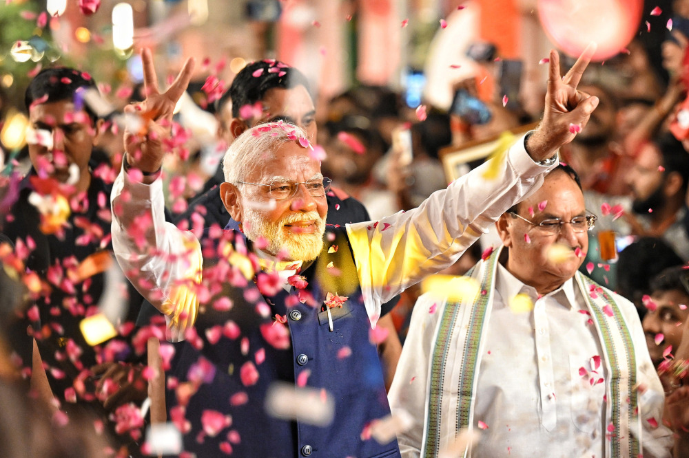 共获得295个席位,其中现任总理莫迪领导的印度人民党赢得240个议席