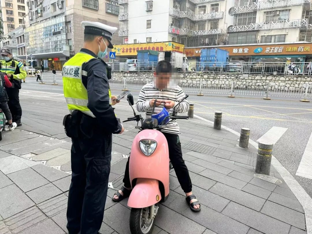 深圳交警开展电动自行车整治行动,重点在城中村及地铁站出入口-腾讯