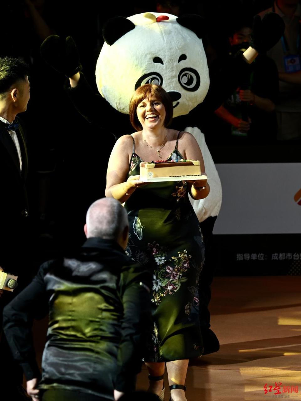 生日"成都的斯诺克氛围在国内是第一档的"在5月19日特鲁姆普vs希金斯