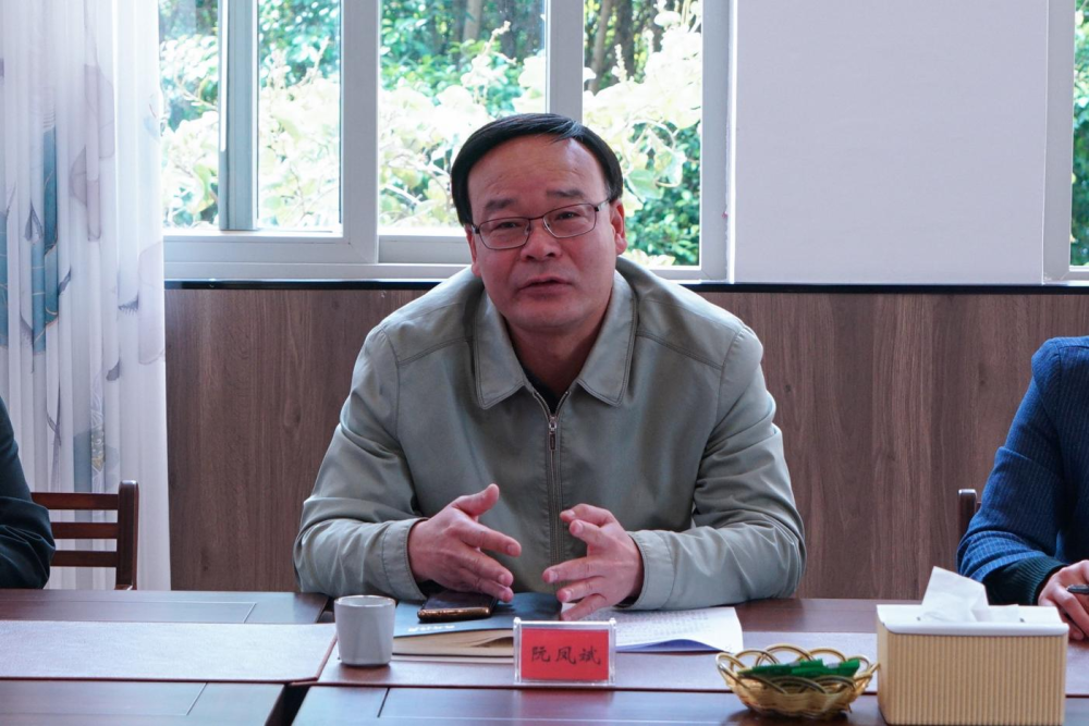 云南省女企业家协会会长郑南南一行到滇西科技师范学院调研
