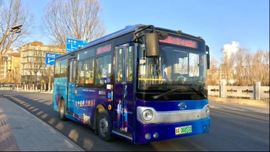 走!乘着公交车去旅游