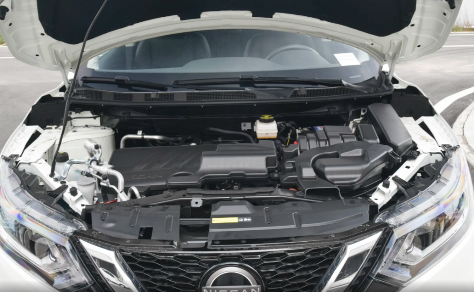 0l排量的发动机,而这台发动机的型号为"mr20",用如今的眼光去看,其