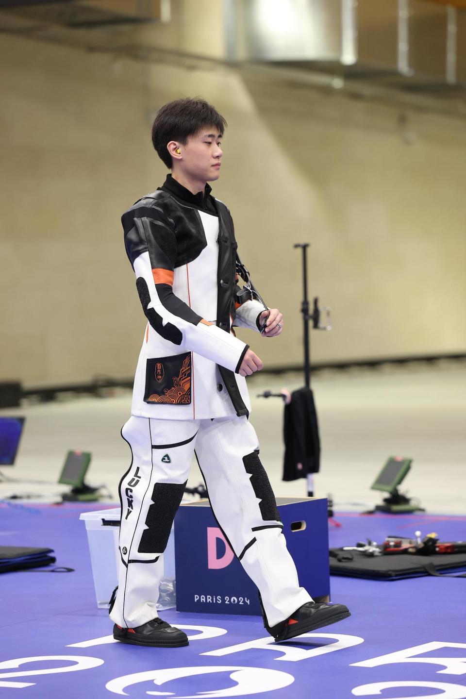 中国队第10金！刘宇坤获男子50米步枪三姿金牌 中国射击队第四金_腾讯新闻