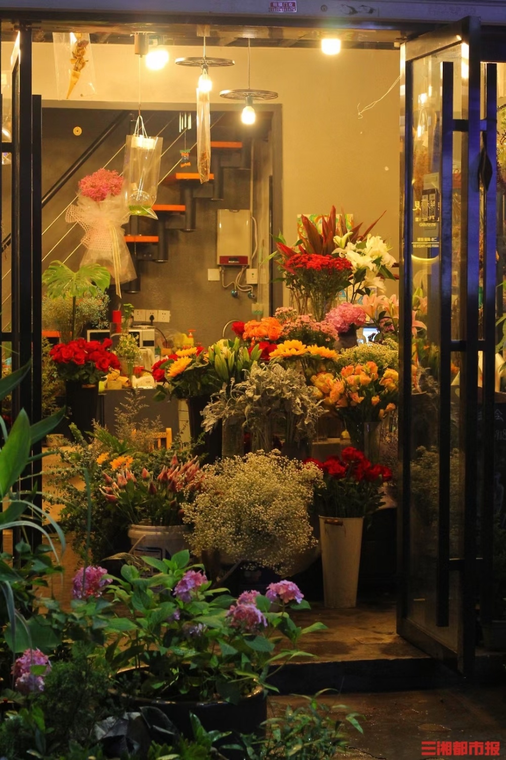 26℃|80后夫妻经营无人花店,3年没丢一朵花