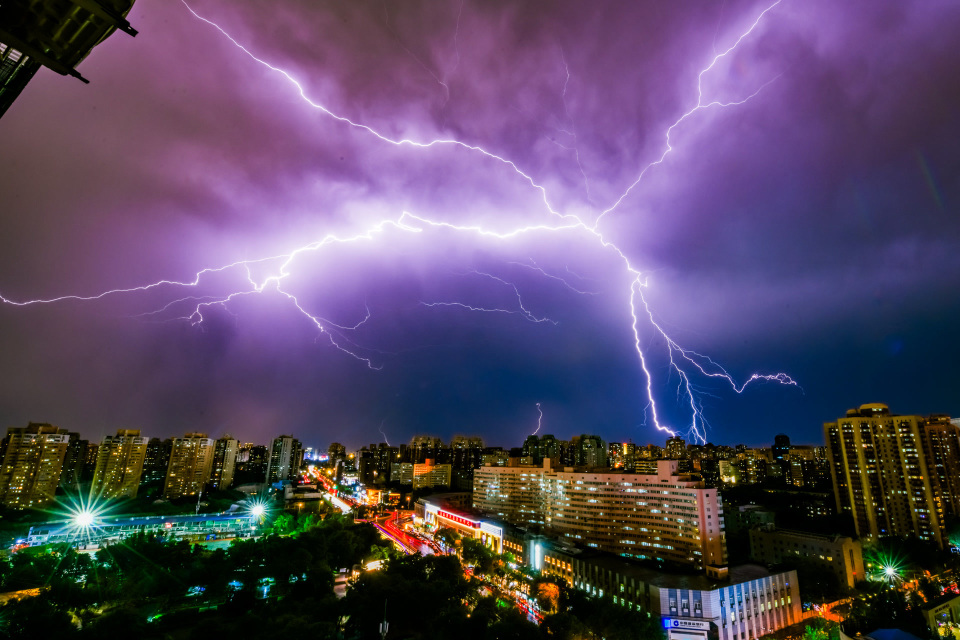 雷雨频频为何高温不减?四问本轮北方大范围高温天气