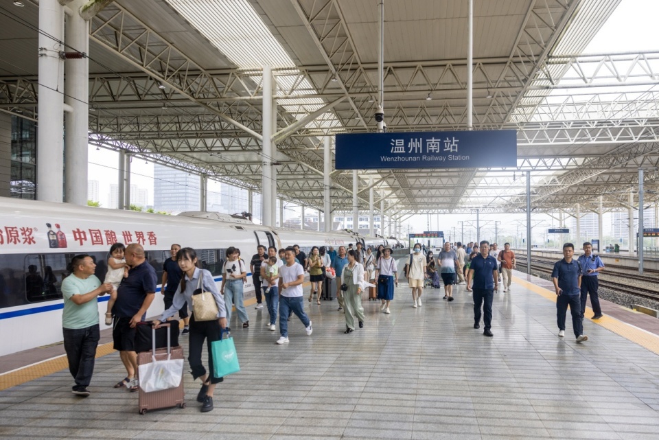 杭温高铁开通首日 铁路温州南站西站房投用
