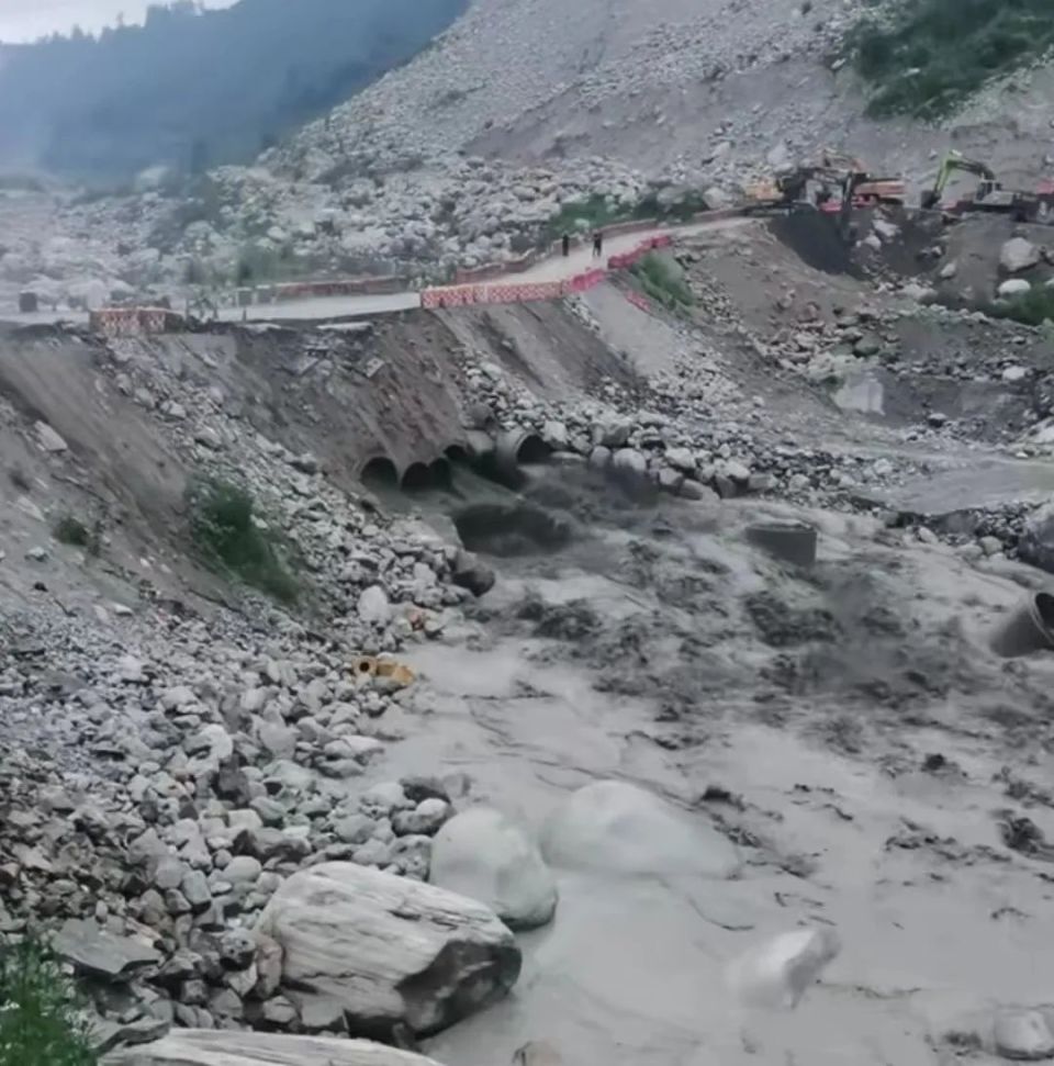 四川泸定海螺沟附近发生泥石流,官方:无人员伤亡