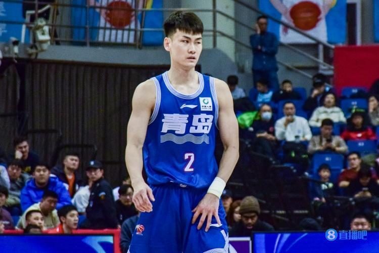 体力真不错王睿泽几乎打满全场14中74罚全中贡献20分6板3助