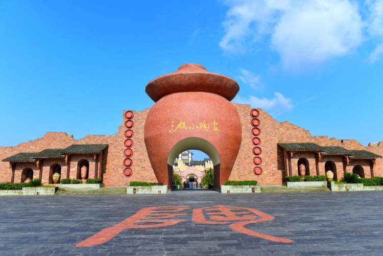 安陶小镇深挖旅游资源 提升景观质量走进安陶小镇,穿过地标建筑荣昌陶