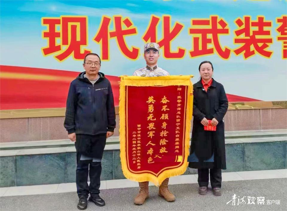 休假期间突遇火情武警战士挺身而出