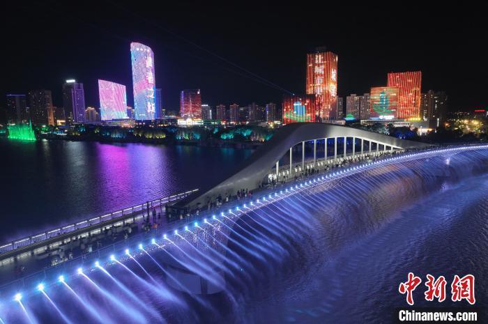 航拍浙江上虞夜景:璀璨光影尽显"青春气质"