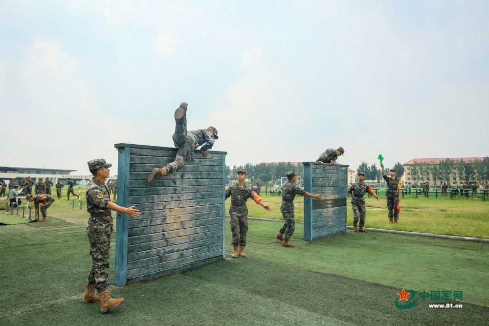 过关斩将！直击武警天津总队机动支队警士选晋考核现场_腾讯新闻