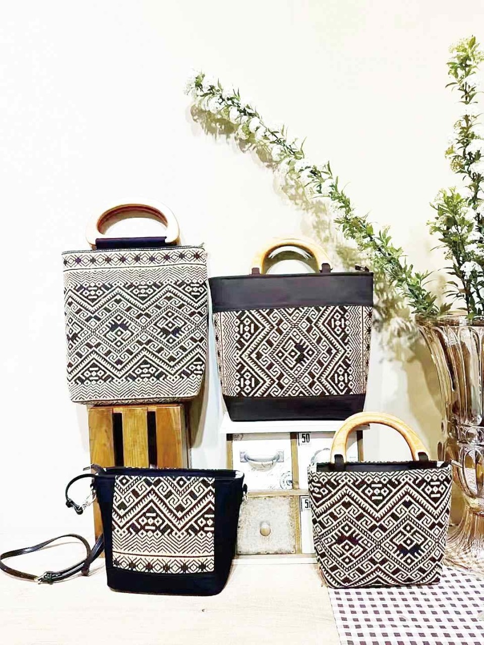 品鉴| 海南黎锦:中国纺织业的"活化石"_腾讯新闻