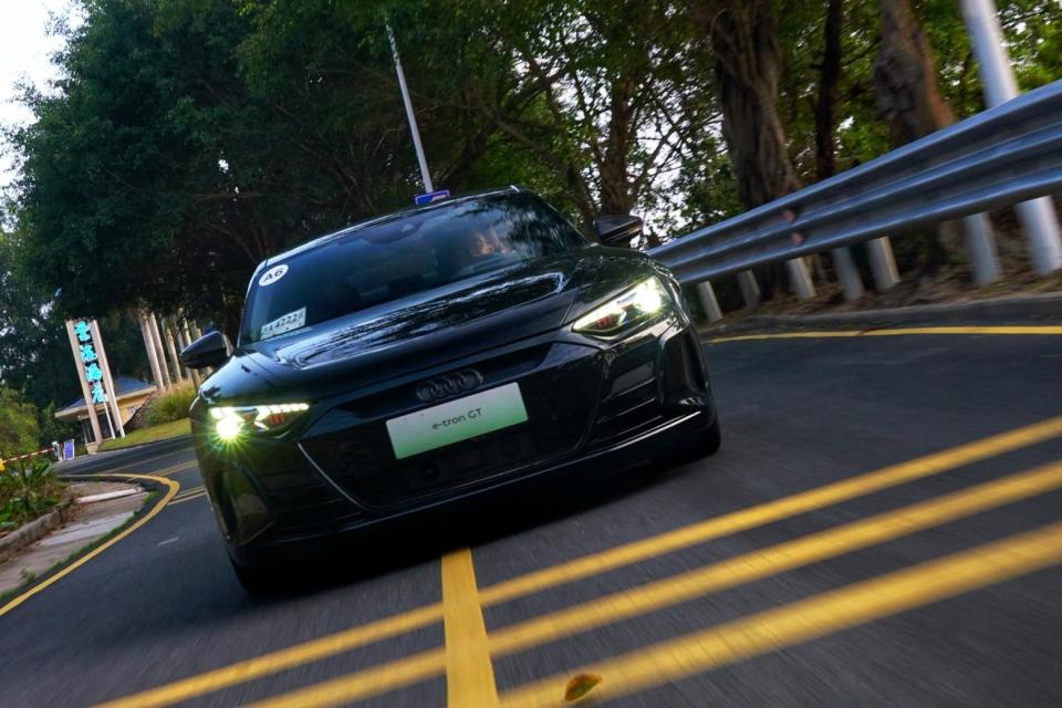 优雅与运动的结合体,试驾奥迪e-tron gt_腾讯新闻