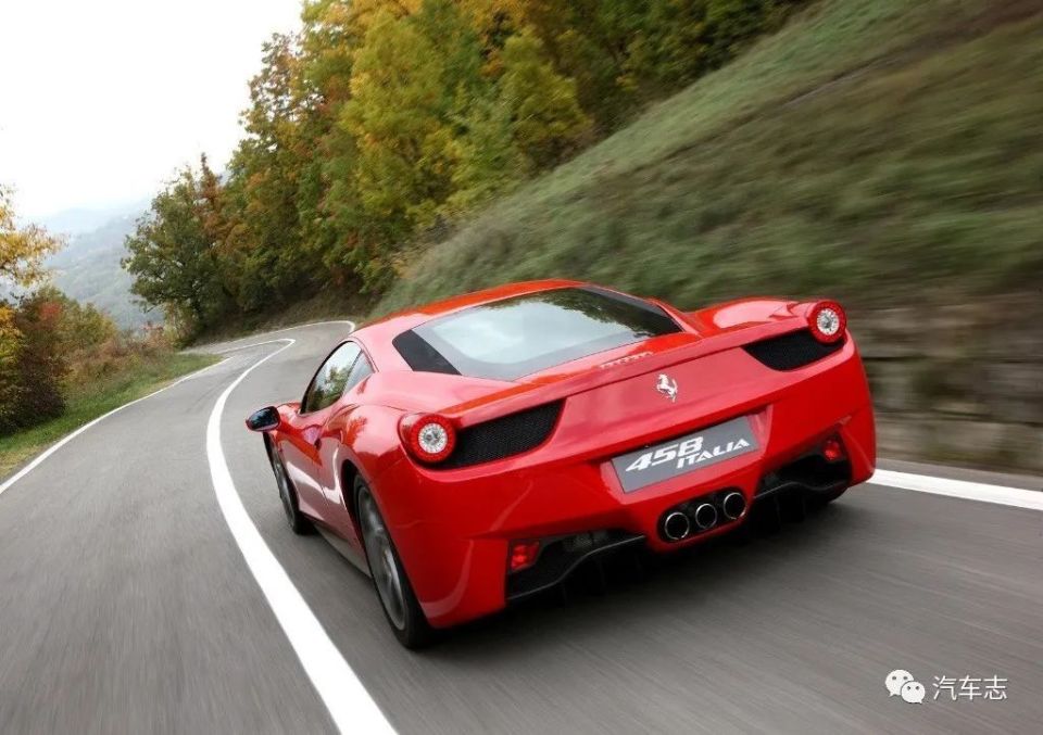 当然了,这种驾驶乐趣往往是与危险并存的,因为比起现在的法拉利跑车来