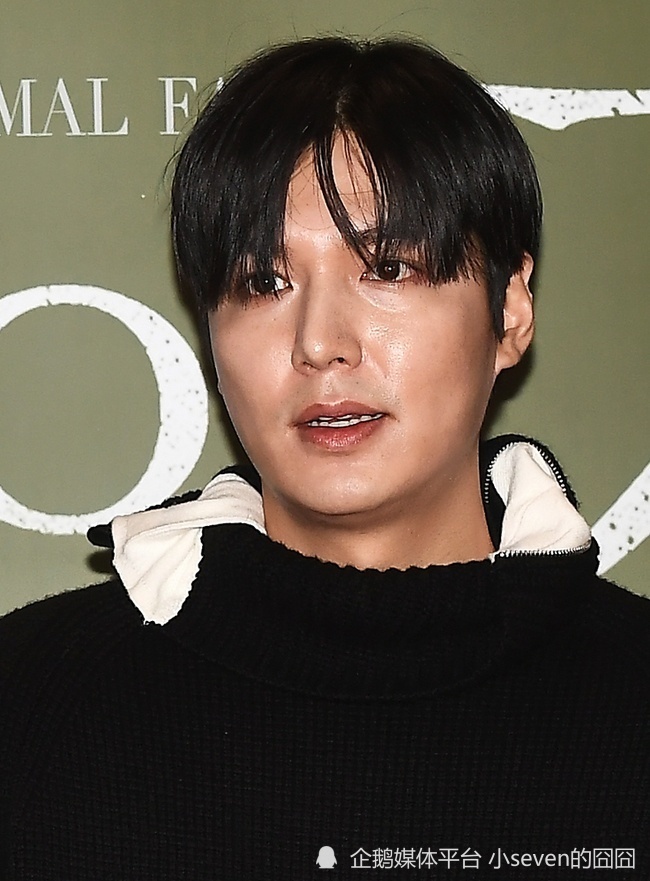 37岁李敏镐生图曝光,脸型发福略显油腻,网友建议和金秀贤学学