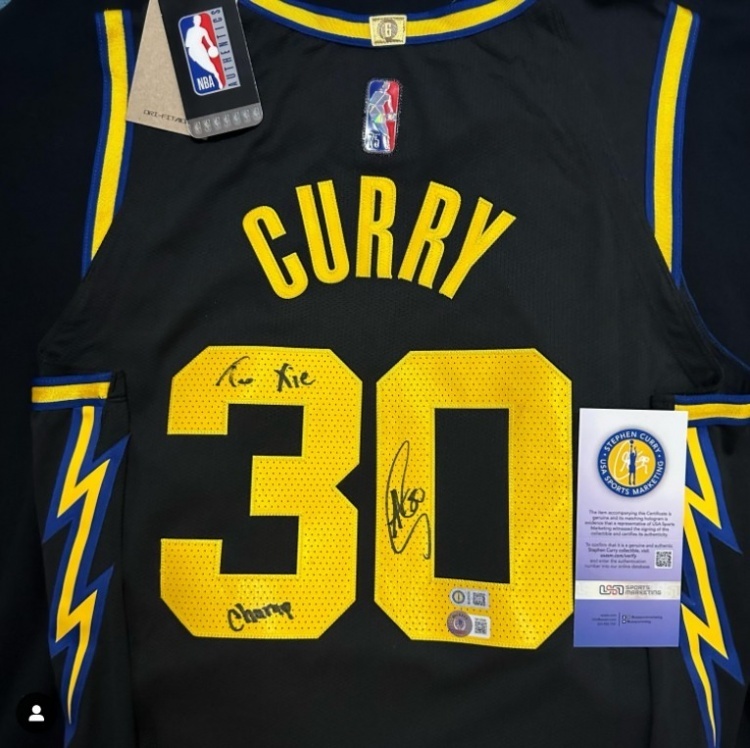 是勇蜜谢维军社媒晒库里球衣球衣上有库里to签