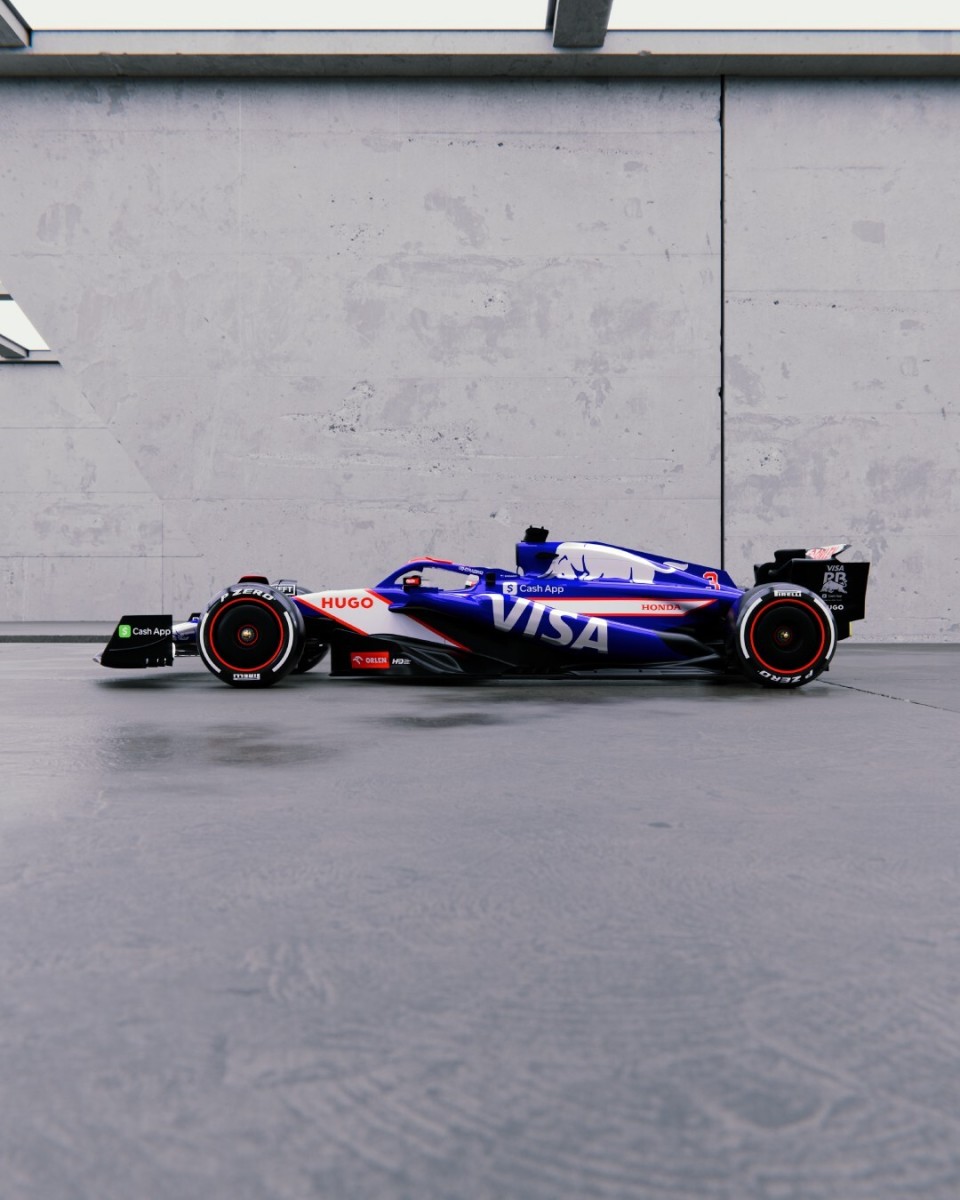 f1红牛二队发布新赛季赛车vcarb01复古蓝色搭配全新赞助商