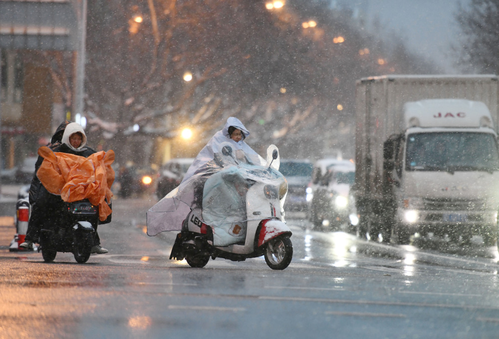 冻雨转大雪图片