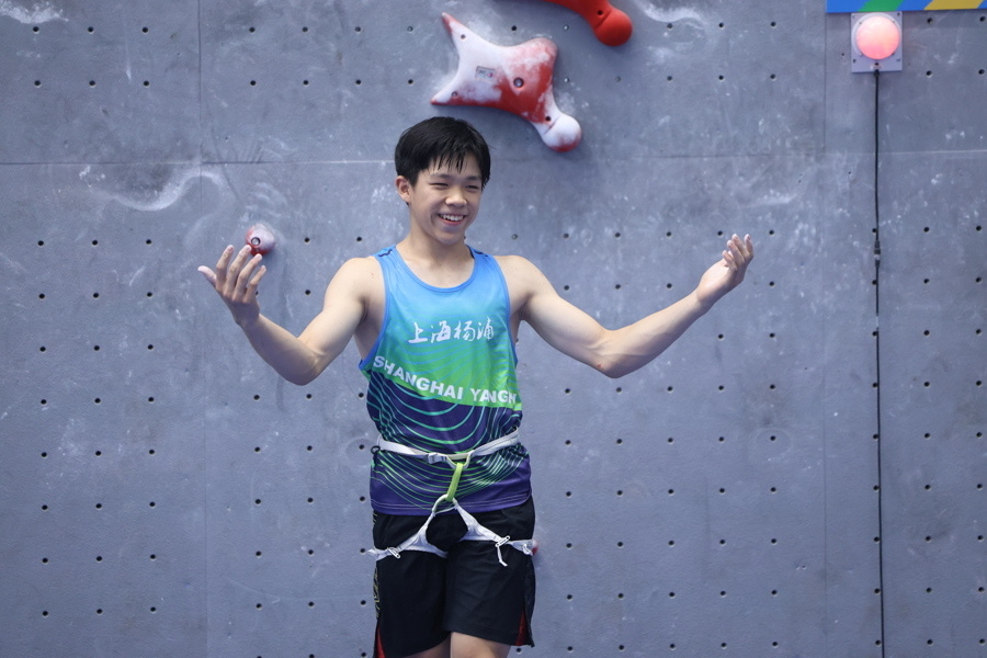 学青会|14岁帅小伙成现实版"蜘蛛侠"!上海:社会办训培养攀岩人才