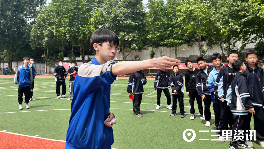 带着这些疑问,5月24日上午,记者走进金台中学,见到了魏子渊.