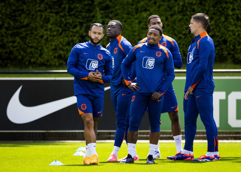 足球——荷兰队备战欧锦赛