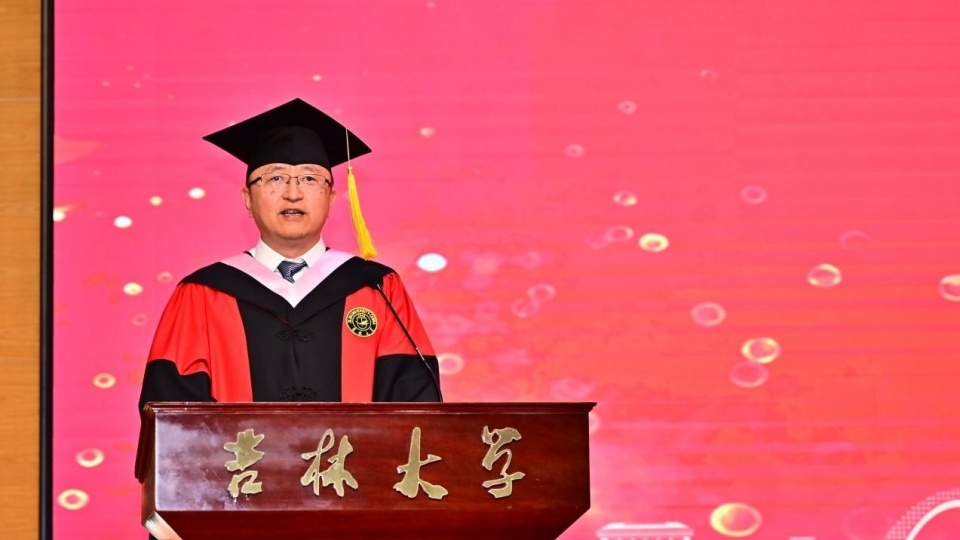 吉林大学党委常委,常务副校长,商学与管理学院院长蔡立东(mbaedu供图