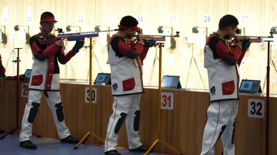 乌兰浩特市运动员在第五届"艺扬杯"城市英雄青少年激光射击锦标赛中大