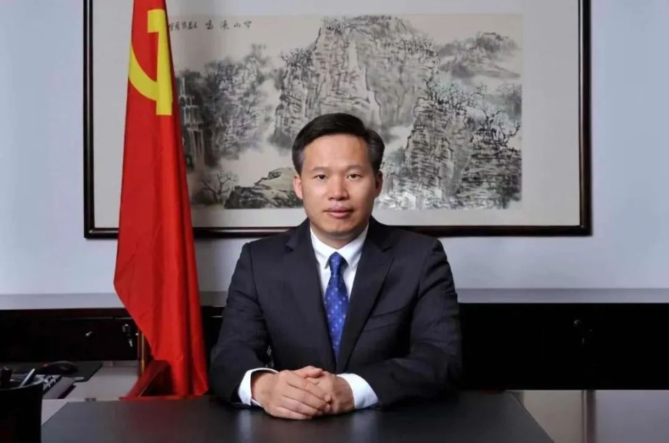 45万亿农行内部擢升一党委委员！“75后”广东省分行长王大军履新，将成该行最年轻高管，班子重回“一正五副”..._腾讯新闻