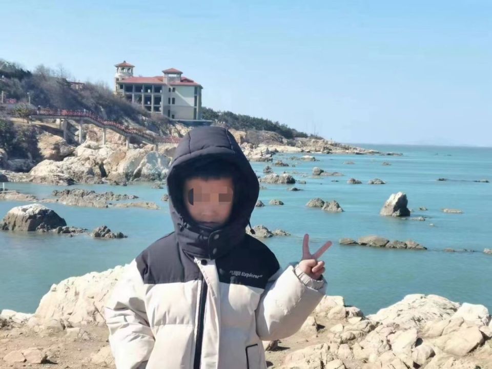 受访者供图将5岁孙子涵涵(化名)遗体送至殡仪馆