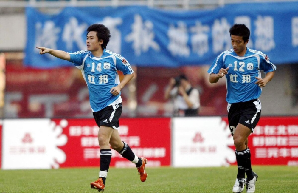 大连名宿加盟河南队教练组,曾担任大连英博教练!