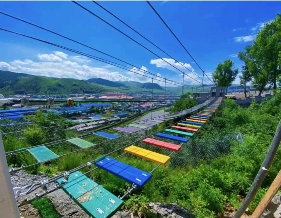 延吉市恐龙王国来延吉恐龙王国这里有东北最高的垂直过山车"卧虎擦