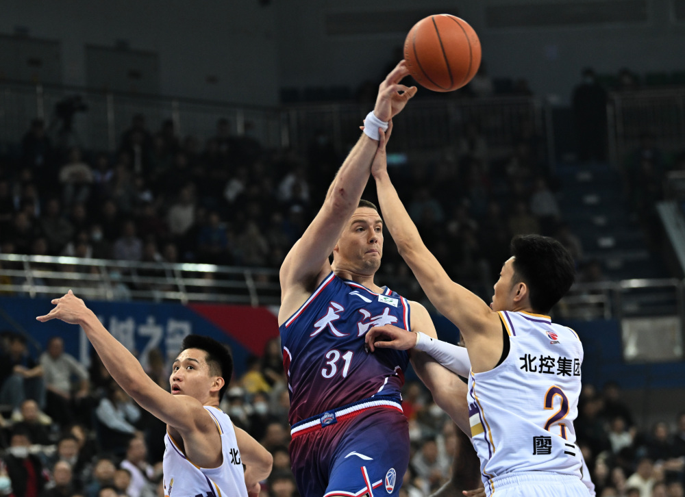 篮球cba常规赛天津先行者不敌北京控股2