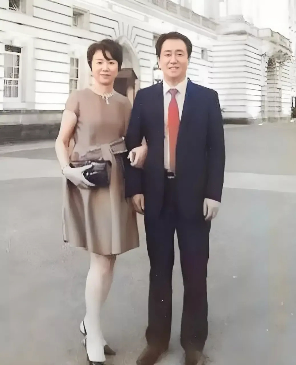 许家印最新后续:前妻丁玉梅向小儿子讨债10亿,布局4年前已开始_腾讯