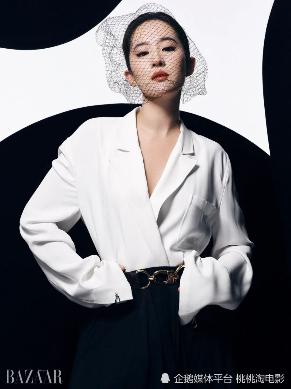 刘亦菲《时尚芭莎》四月双封封面,奢牌加身造型惊艳全场_腾讯新闻