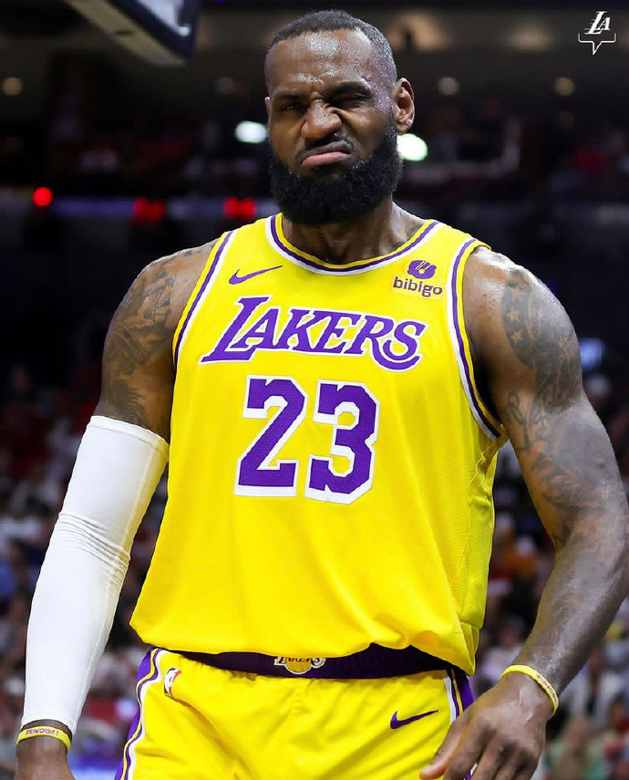 詹姆斯最后一球调查:到底该不该传?