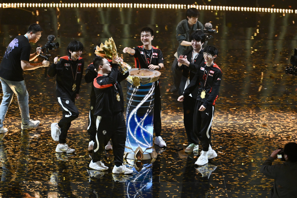 成都ag超玩会家门口勇夺2023年王者荣耀世界冠军