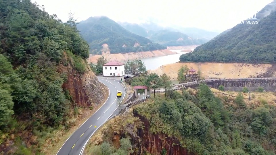 黄岗山地处武夷山脉,是福建省和江西省的界山.