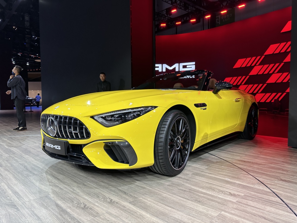98万元,4.0t大v8,奔驰amg sl63敞篷跑车上市_腾讯新闻