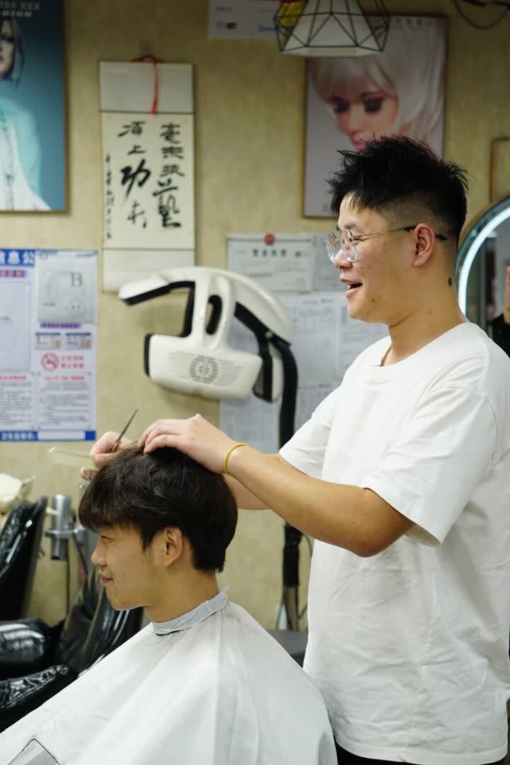 调查|年轻人也爱平价理发店,35元洗剪吹完胜发廊储值卡
