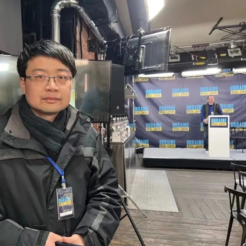 童錦程開啟戶外擺攤，邀請耀揚一起拍視頻，當眾大秀煎蛋技巧！大學生職業素養現狀