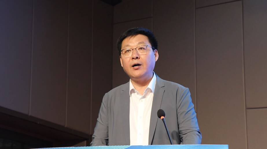 夏津县人民医院党委副书记,院长高伟主持学术讲座环节.