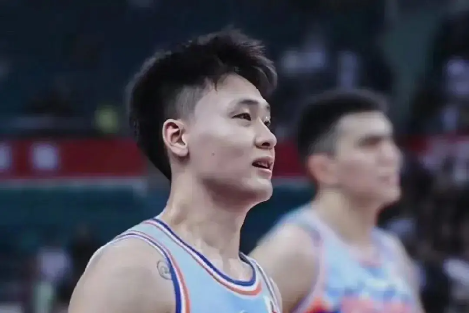 虽然只打了三场,效率却是球队最高的,他带领球队打出了高效的攻防篮球