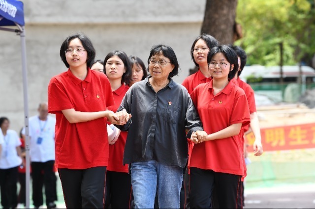 张桂梅送考:第1次和第14次