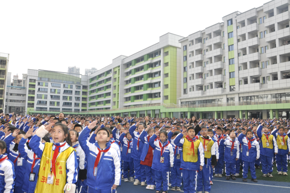 成都石室阳安学校什么样的"开学礼"吧一起来看大家都收到了仪式感满满