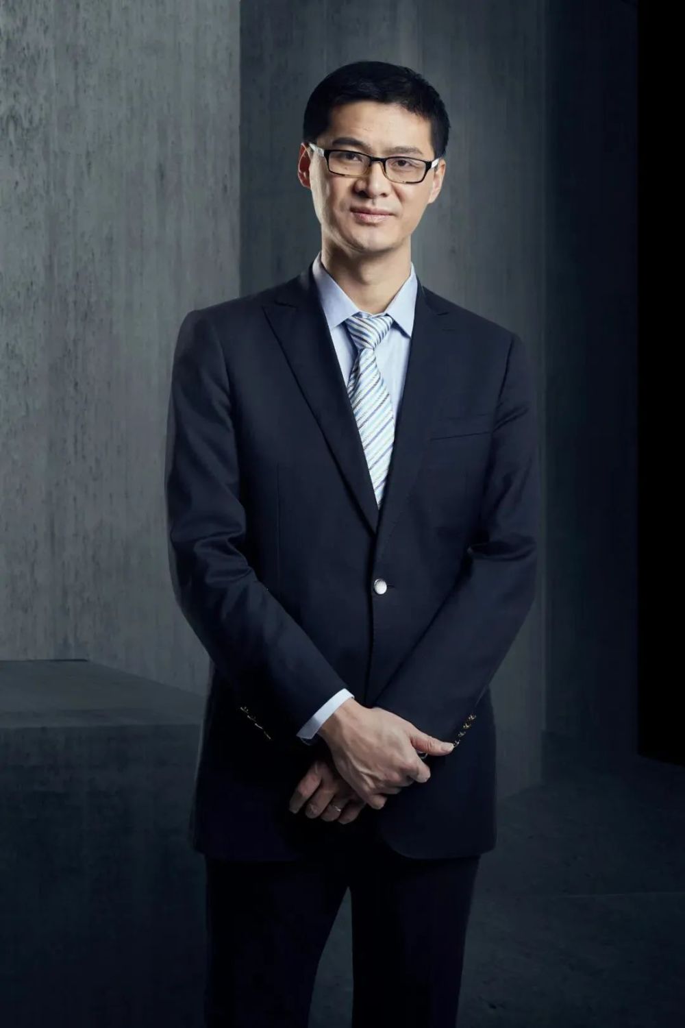 罗翔毕业致辞刷屏:如果世界接受不了我们的理想,不是我们的问题,是